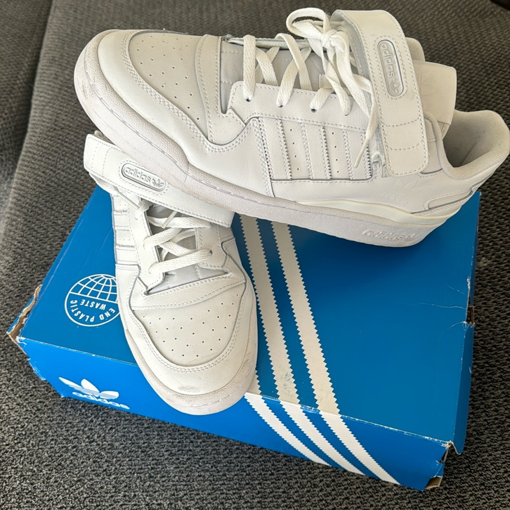 Low adidas forum